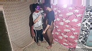 Priya thể hiện kỹ năng của mình trong một video XX gợi cảm.