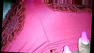 Video XXX Santa Leone: menggoda, sensual, dan eksplisit.