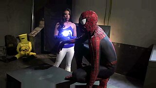 Dziki Spider-Man Casey i Xandera to parodia jęków i intensywnej jazdy.