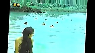 Angilie Kang conduz um filme de sexo em idioma tagalo com cenas explícitas.