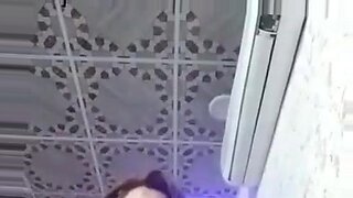 indian bathroom selfie