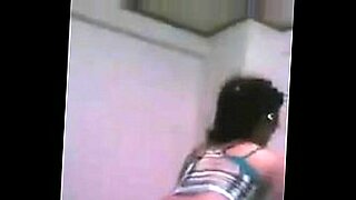 Zabi Gull Rely dalam video seks yang panas.