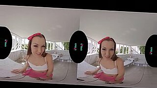 Experiencia sexy de realidad virtual con un sombrero
