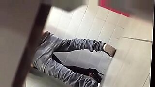 indian hotel maid seduced by hotel guest