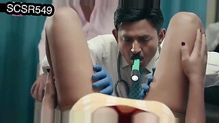 핫한 인도 MILF Radadiya는 변태적인 의사로부터 거친 섹스를 받습니다.