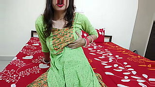 Video seks India di laman web Xnxx.