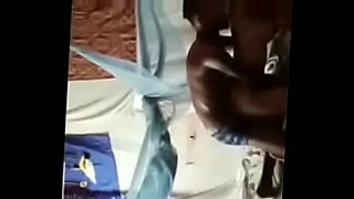 Video di sesso PNG crudo girato nel deserto.