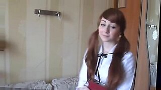 Vidéo HD de femmes aux gros seins avec des seins massifs.