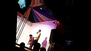Ουγκάντα παρουσιάζει ένα έντονο σεξουαλικό περιεχόμενο σε ένα πορνό βίντεο.