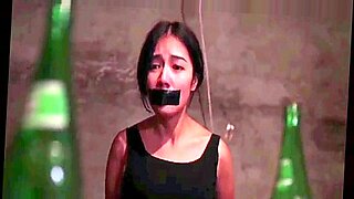 สาวงามจีนถูกผูกไว้และแกล้งในคอลเล็คชั่น BDSM