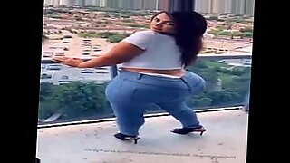 Hip-hop dança com movimentos sensuais e excitantes.