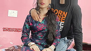 Punjabi Girl erkundet sexuelle Wünsche