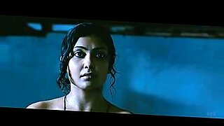 Kajal Mukherjee ดื่มด่ํากับการแสดง XXX ที่เร่าร้อนและเร้าอารมณ์