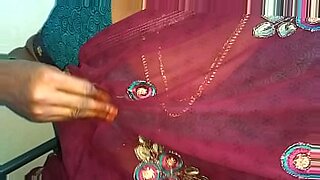 oung aunty removing her black saree