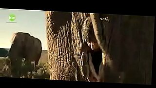 XXX 코끼리 포르노 비디오에서 야생적인 면을 경험하세요.