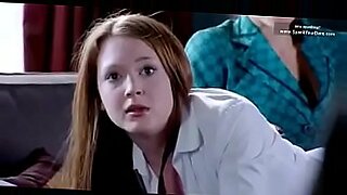 Uwodzicielska Olivia występuje w gorących scenach z serii Scandel.
