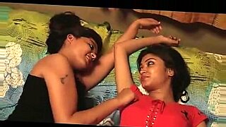 Seorang remaja India mengeksplorasi sisi liar dirinya dalam petualangan seks panas dengan seorang siswi.