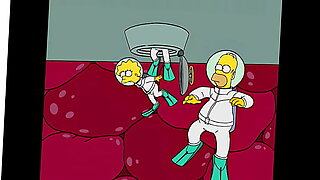 Η Marge και ο Homer κάνουν καυτό σεξ, με τον σύντροφό τους με καμπύλες να συμμετέχει.
