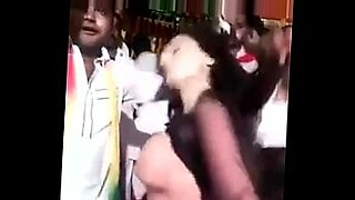 कामुक पाकिस्तानी होंठ एक भावुक मुठभेड़ का वादा.