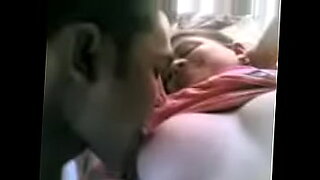 young boy fuck hotmom