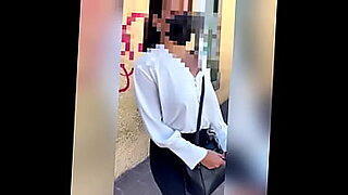 メキシコの熟女がセックスをお金と交換して公然としています。