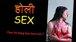 Perayaan Wild Holi membawa kepada seks anal yang intens dengan sepuluh