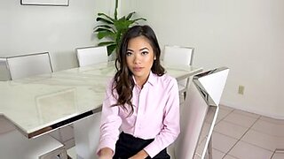 Uma beleza asiática confessa seus segredos safados antes de uma sessão de sexo apaixonado.