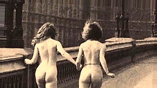 Vintage film uit Afrika met sensuele ontmoetingen in de jaren zestig.