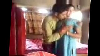कामुक पंजाबी लड़की कपड़े उतारता है और एचडी वीडियो में नृत्य करता है।