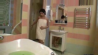 big boobs whores threeway in shower room