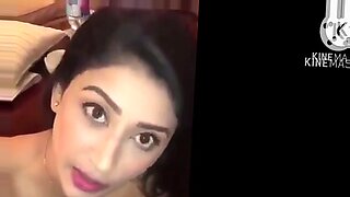 Lelaki India mengebor MILF Desi yang panas