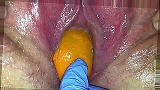 Intensives Spritzen aus der Vagina-Perspektive