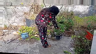 desi village bhabhi peeing