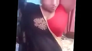 La tetona bhabi Desi muestra sus atributos