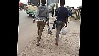 Habasha Ethiopia yang seksi memamerkan gerakannya.