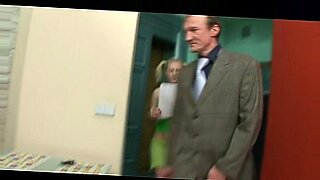 Rosyjski nauczyciel spotyka niegrzecznego ucznia Hamstera na gorące spotkanie.