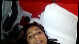 Bhavi Telar neckt und erfreut sich in einem fesselnden Video.