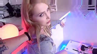 Alix Lynx deseja sexo anal hardcore com uma jovem amadora.