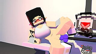 Jenny dostaje wytrysk na twarz w scenie porno Minecraft.