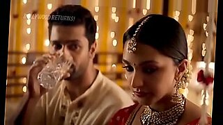 Kareena Kapoorの野生的で下品なセックスビデオがカメラに捉えられる。