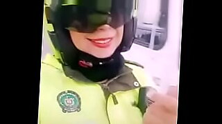 Petugas polisi menikmati waktu tidur dengan berhubungan seks