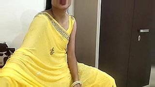 indian mumbai girl hairy chut exposed in hotel by bf