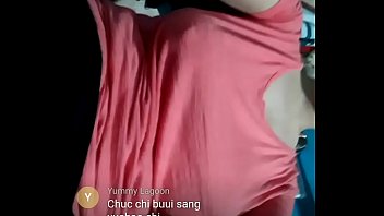 Gadis Muda Menonton Koleksi Video Eksplisit