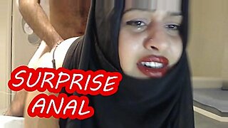 Pareja musulmana gordita explora el placer anal