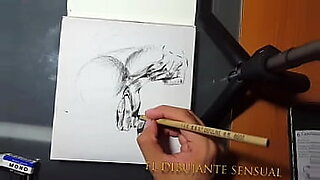 Artistas amadores exploram seu lado sensual com um caderno de esboços.