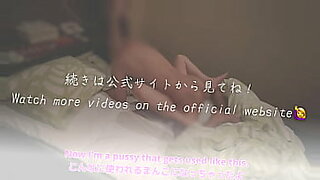 今井津民チーが出演するリスキーなヘンタイビデオで、里沙子の野生のステージショーを披露。