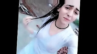 desi girl bathing outdoor