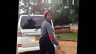 짐바브웨 경찰들이 기묘한 섹스를 즐기는 모습