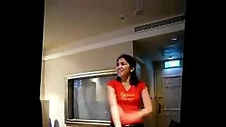 Rajsi Verma的私密视频展示了她的技巧。