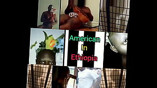 Eine äthiopische Schönheit erlebt eine heiße und wilde Sex-Session.